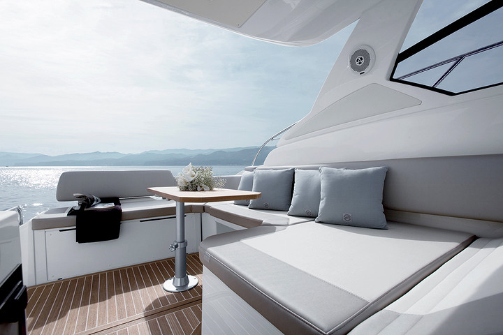 Azimut Atlantis 34 boat