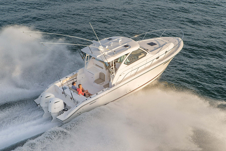 American PURSUIT OS355 boat