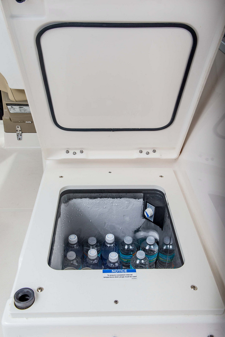 American PURSUIT OS355 boat