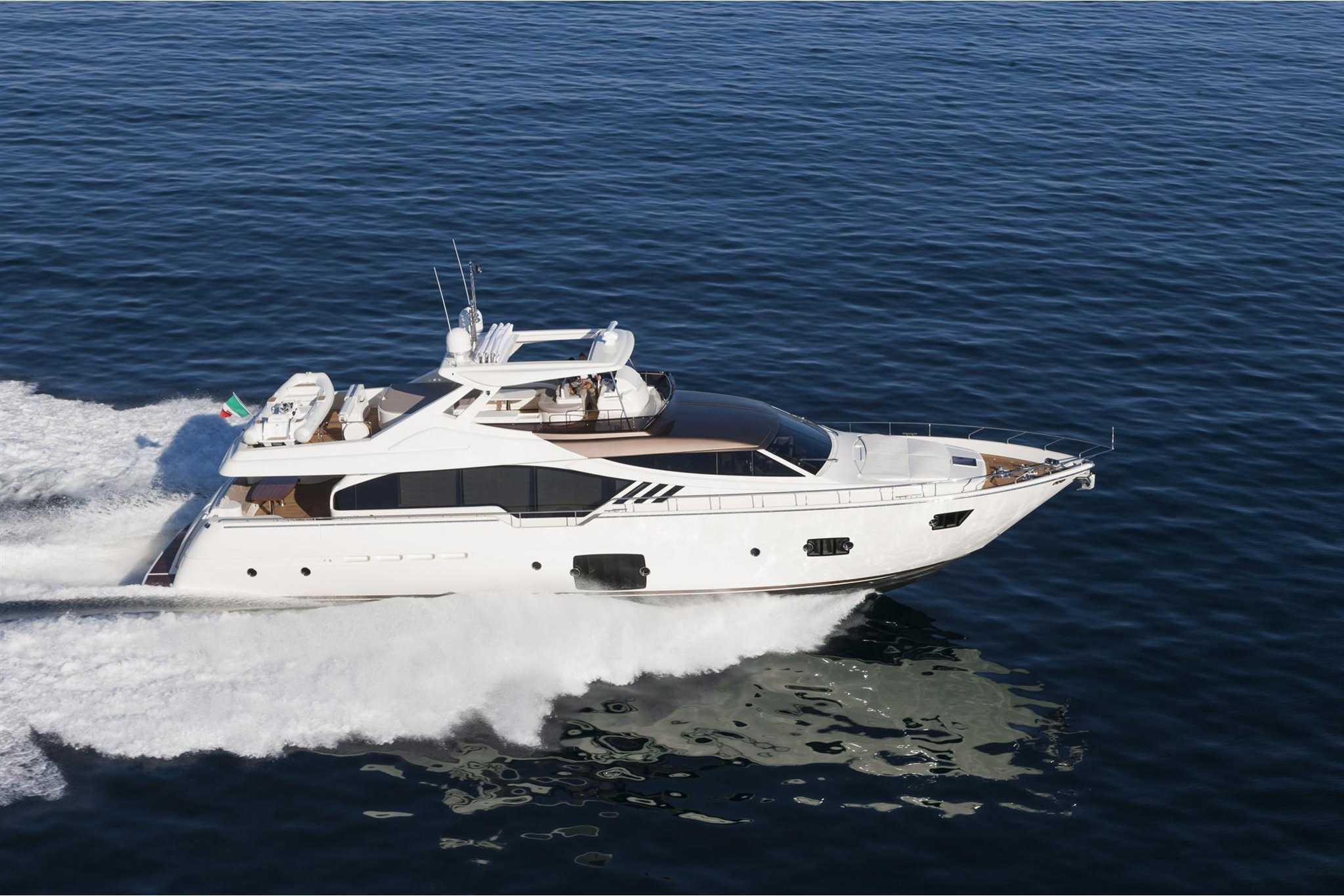 Ferretti Yachts 870